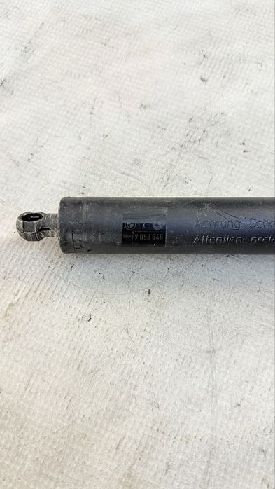 Амортисьор на капака на багажника за БМВ 7 Серия