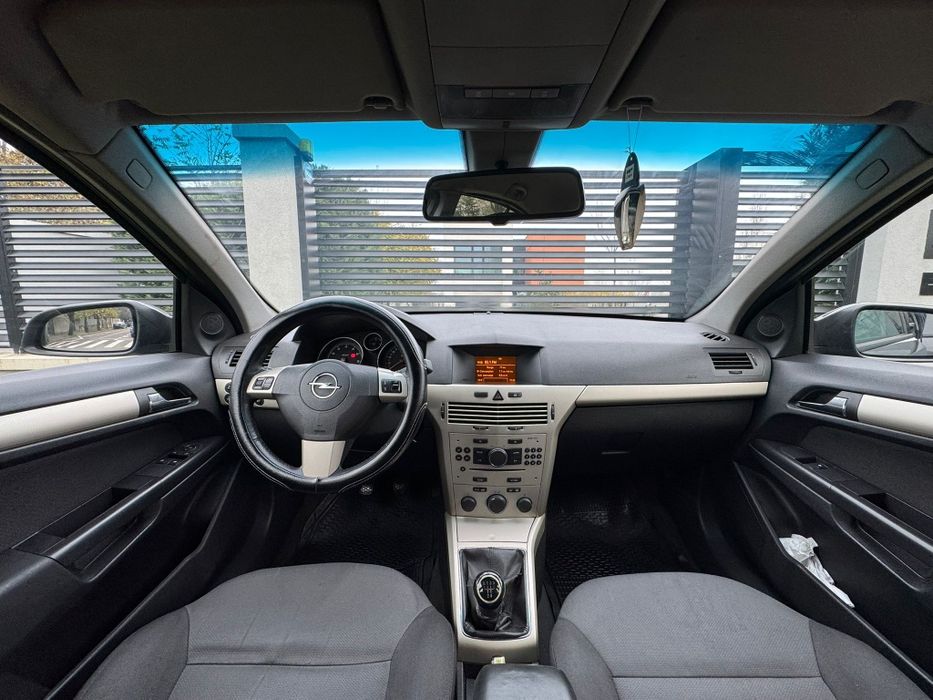 Opel Astra H • An 2008 • 1.4 Benzina • Hatchback •