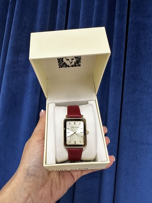 Продам часы Anna Klein