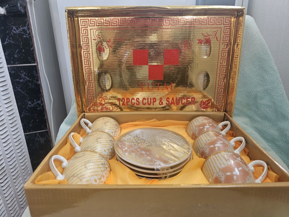 Set de cești si farfuriute cafea