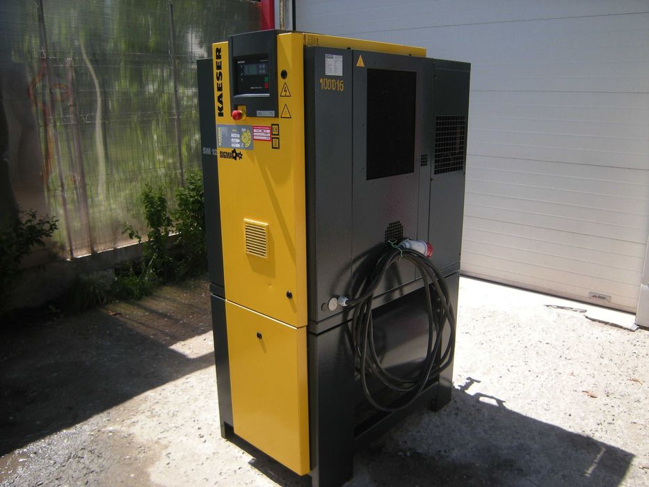 Compresor aer cu surub Kaeser Aircenter SM 12 T cu uscator si rezervor