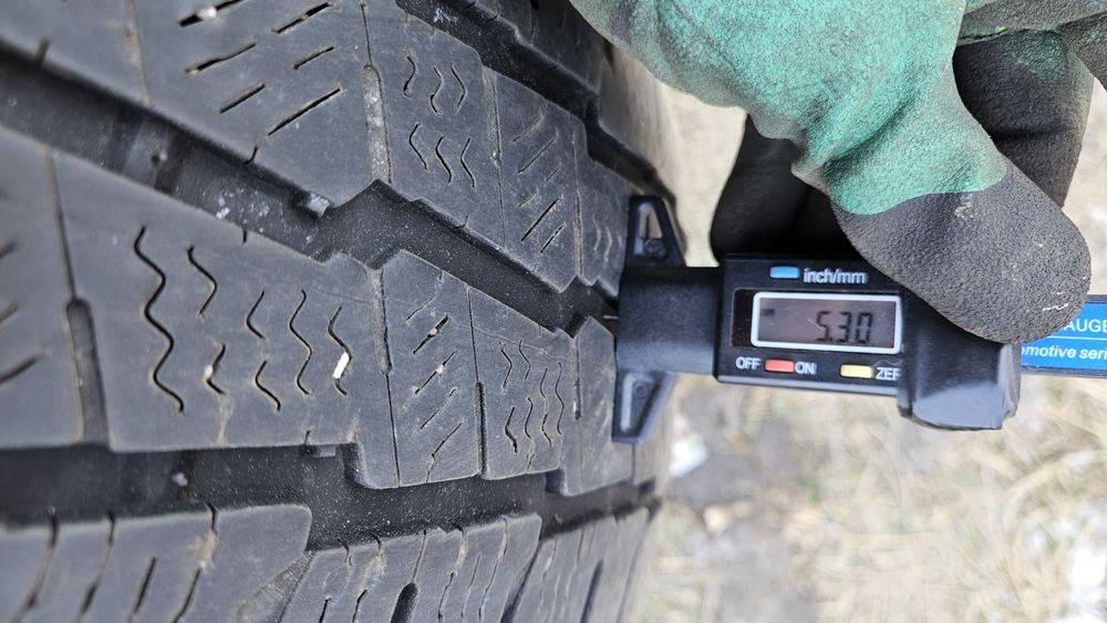 2бр гуми 235 65 16С мишелин