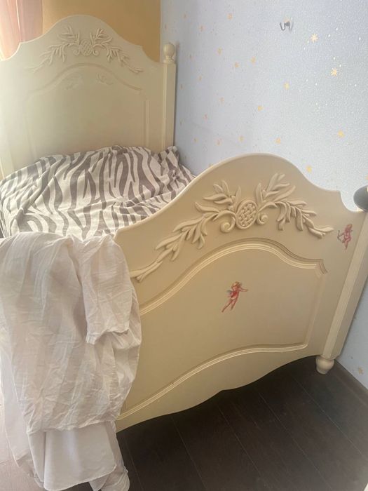 Кравать йонго дарахтидан