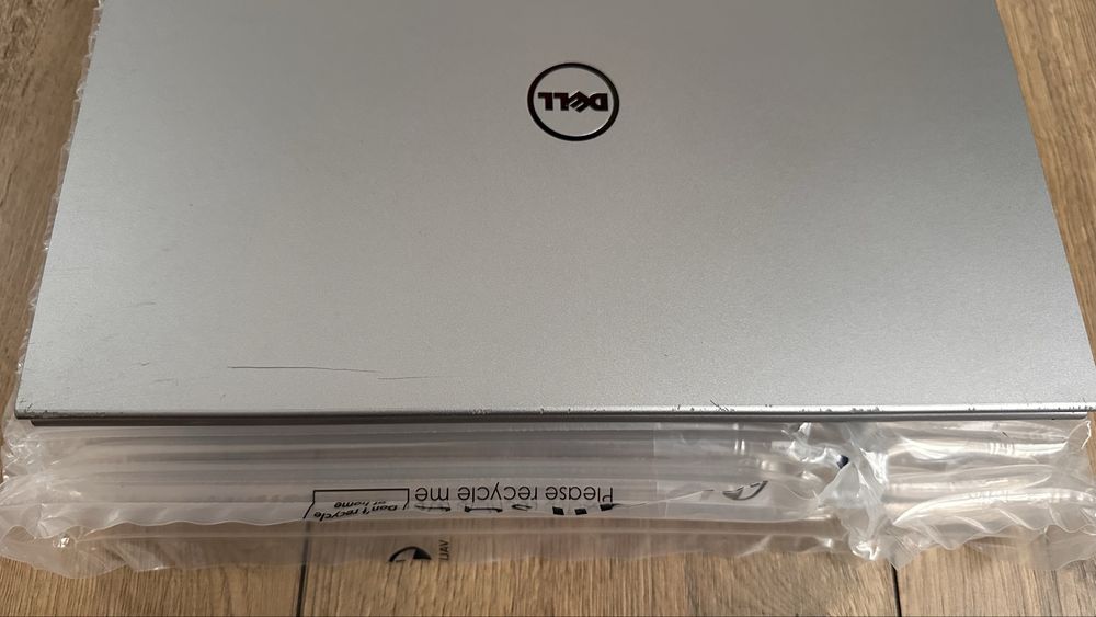 Лаптоп / Таблет  Dell Inspiran 7359 2-in-1 Тъч Intel i5-6200u 8GB RAM 275GB SSD Windows 10/ + Посалка