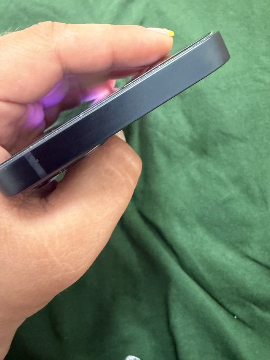 Продавам-Iphone 13