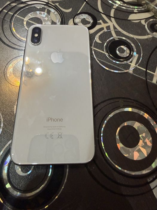 Продавам iphone X 64 GB