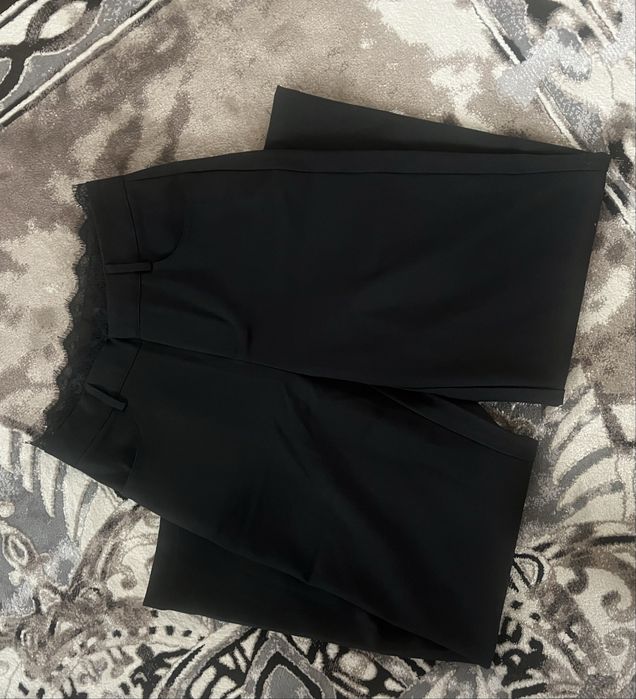 Черен панталон с дантела на талията