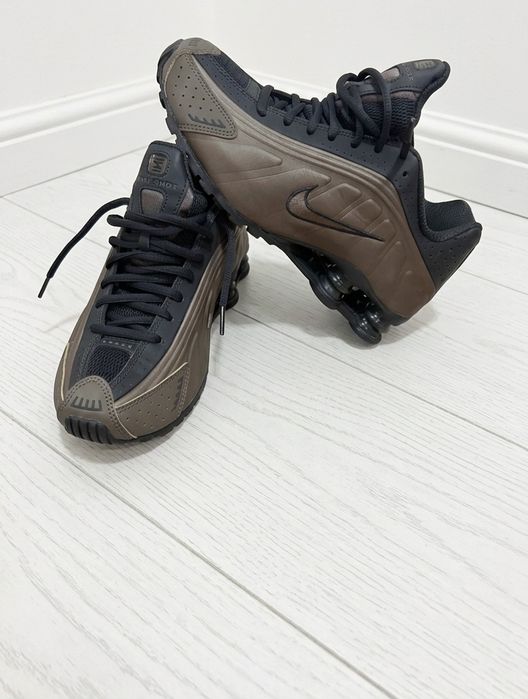 nike shox r4 Маратонки