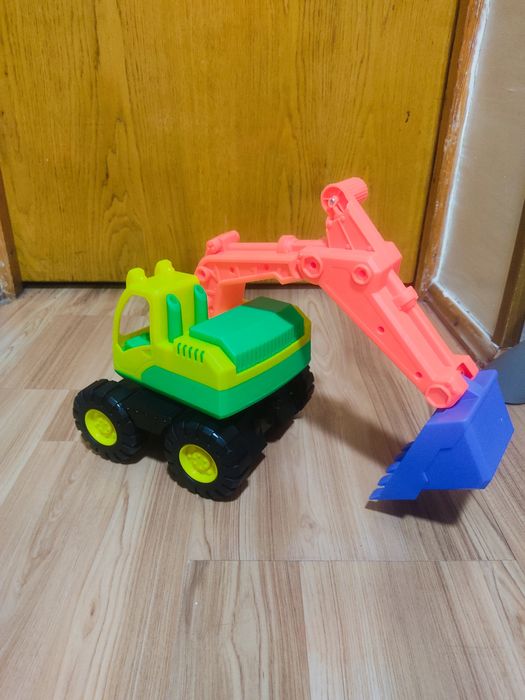 Игрушка новая поворачивается