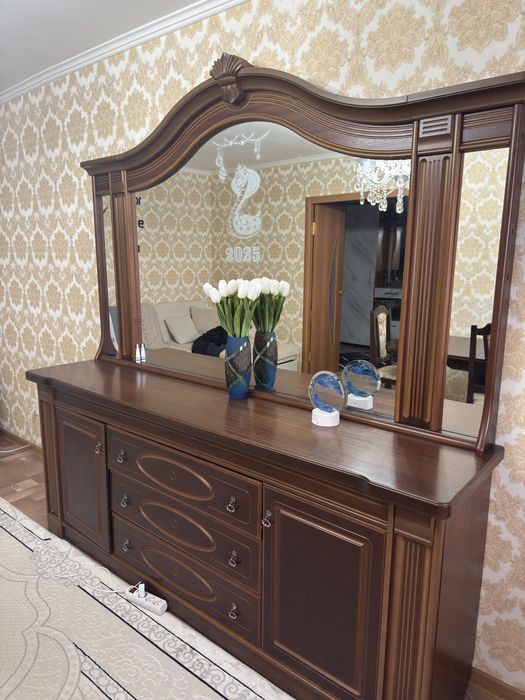 Продам комод с большим зеркалом
