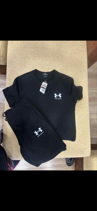 Trening under armour cu pantoni scurti barbat nou cu eticheta