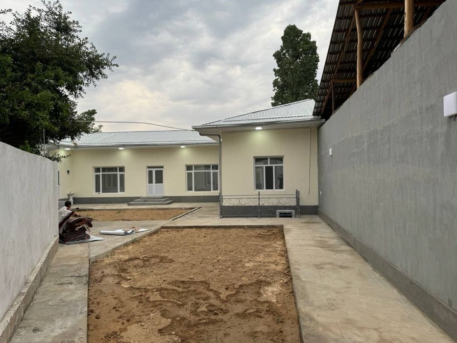 Уй Сотилади Янгийўл Тинчликда!!! Нақд ва насия савдога ҳам келишамиз