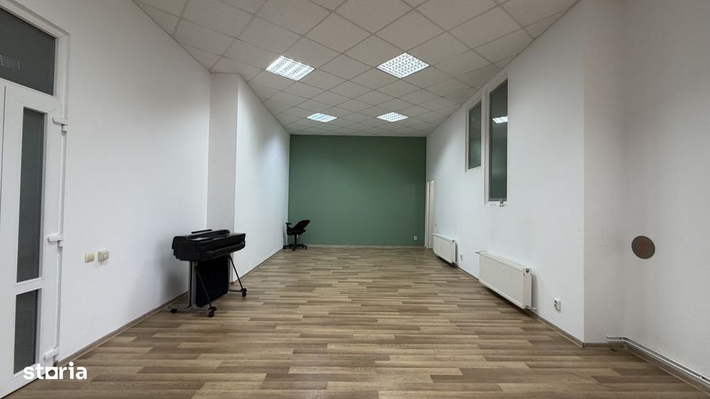 Spatiu comercial, ultracentral, pretabil birouri