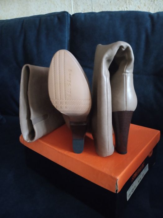 Сапоги женские..