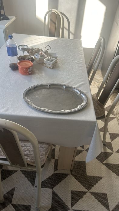Продаем кухонный стол и 6 стульев