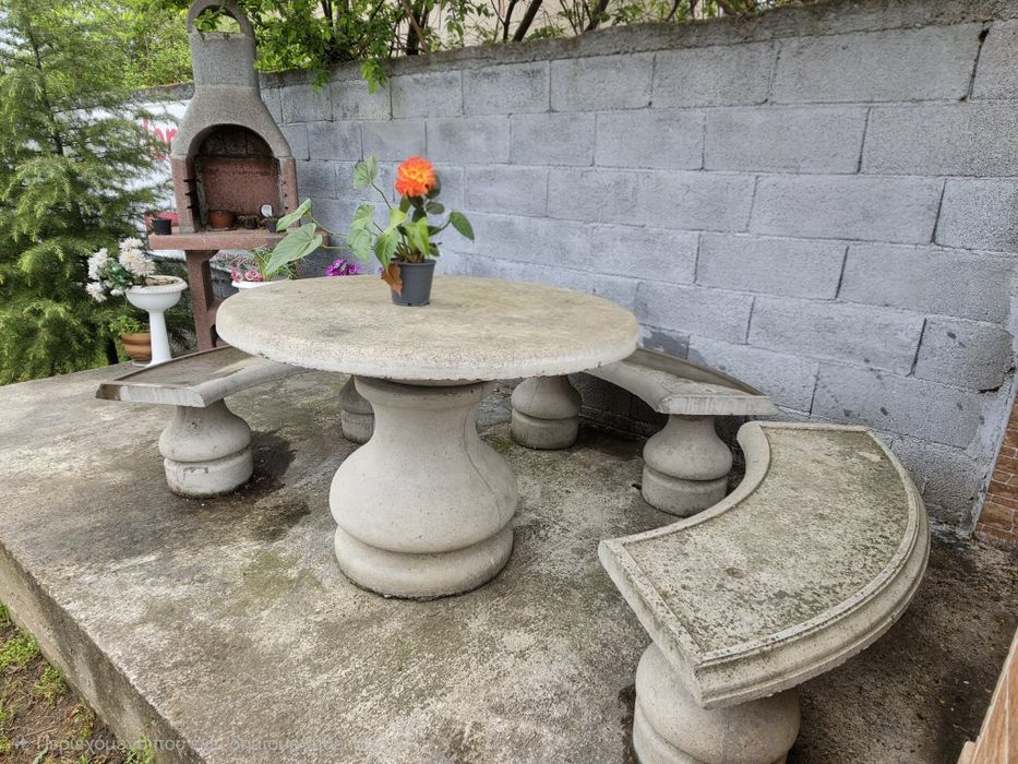 Бетонни градински маси