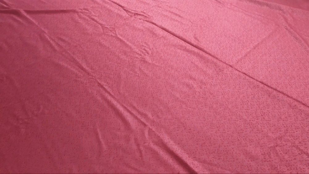 Продам шторы бордовые