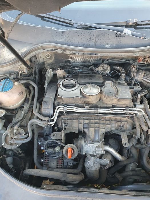 Vand bara fata , capota , faruri Passat B6