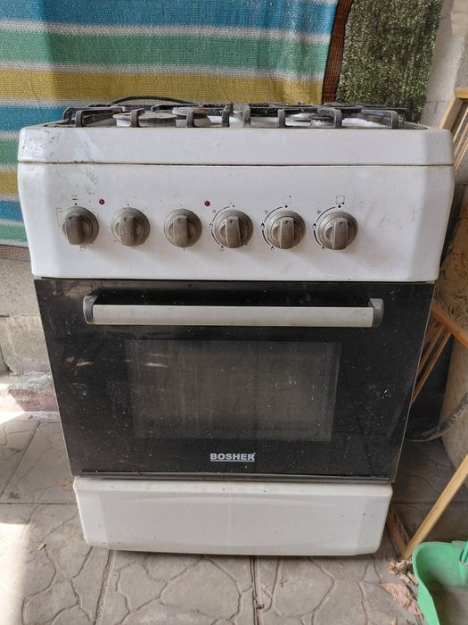 Газовая плита белая