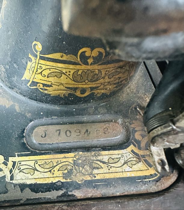 Антична шевна машина Singer модел 28K