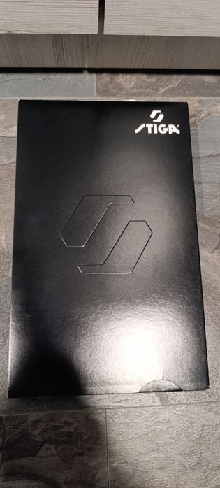 Професионално дърво за тенис на маса Stiga Wavy Fiber Carbon.