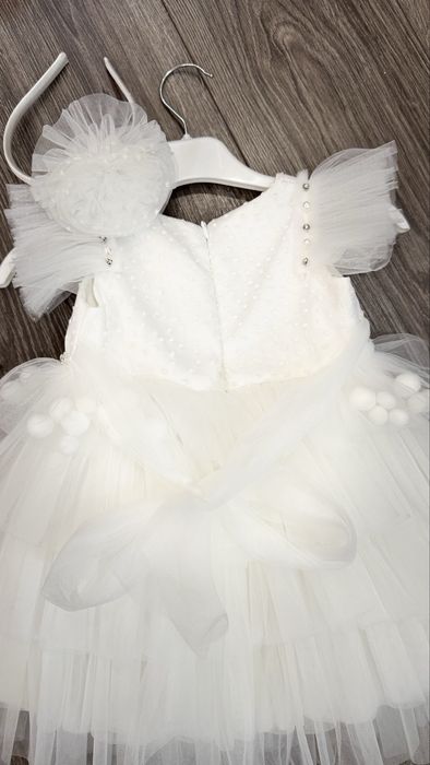 Продам нарядное платье на годик