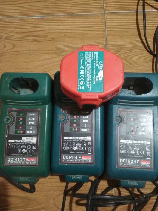 батерия1420/14.4v за makita и 3 броя зарядни-100лв