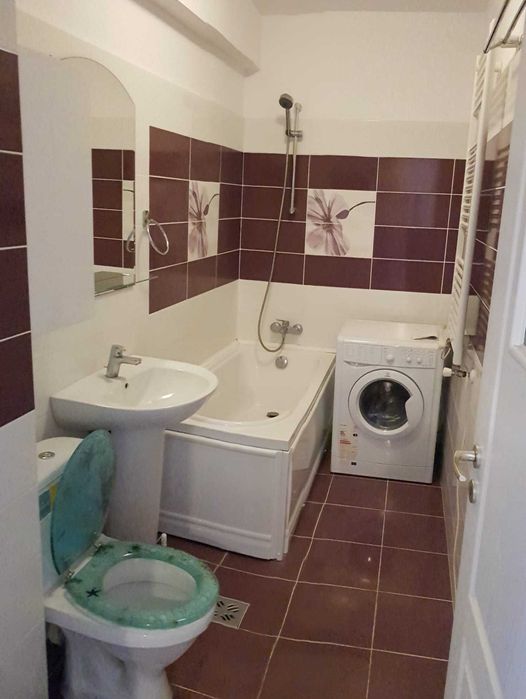 PF apartament 2 camere, loc de parcare - Tatarasi (Penta) 400 eur. Utilat - CT,AC, masina de spalat vase. Curte si scara cu supraveghere video