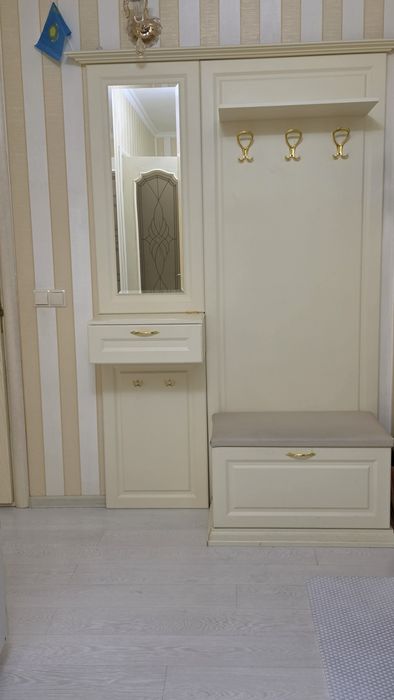 Продам гарнитур в прихожую