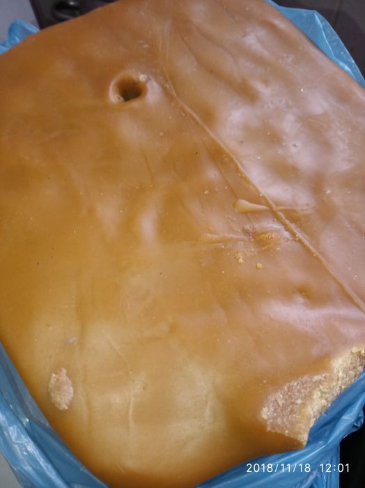 Vând ceară de albine din căpăceală. Ceară naturală pură. Calupuri