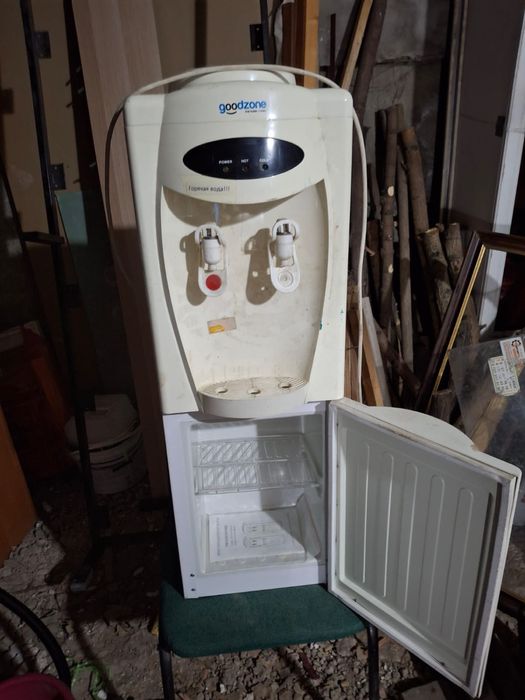 Продам диспенсер для воды