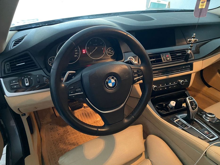BMW Seria 5  F10 530d