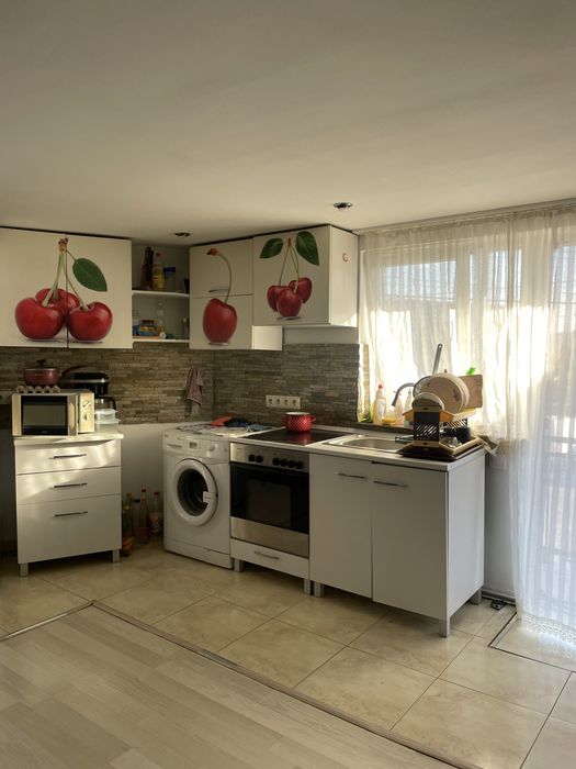 Închiriez camera buccătărie și baie la casa