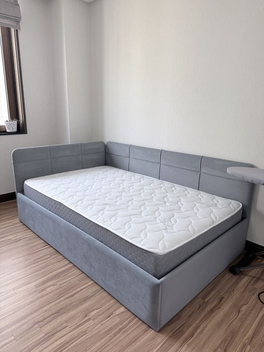 Кровать с матрасом новая