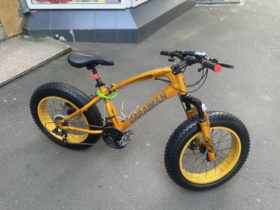 Vand bicicleta cu roti de 20