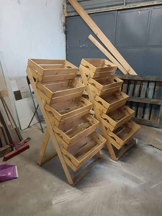 Дървен стелаж от касетки