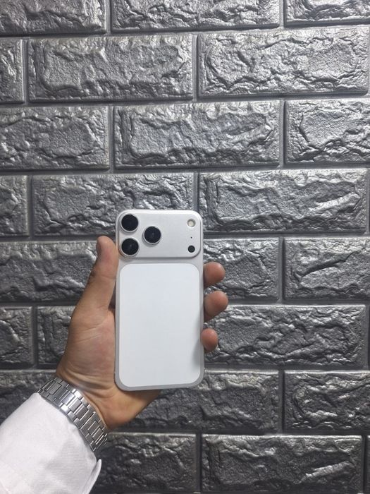 Iphone xr 17 pro korpusda