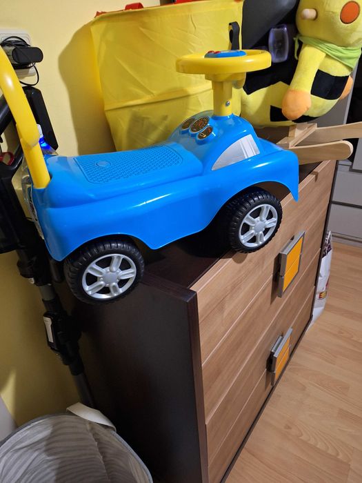 Детска кола за бутане с крака