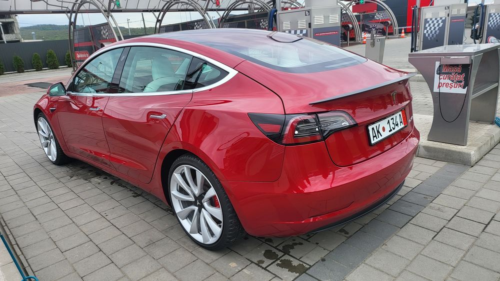 Tesla model 3 performance