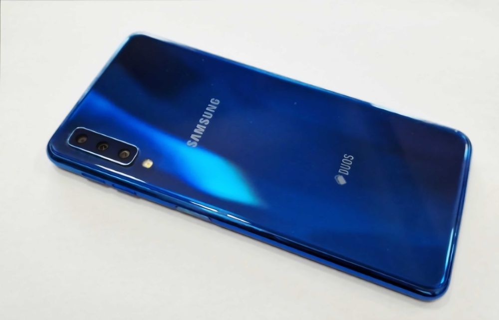 Samsung Galaxy A7 - 4GB RAM / 64GB - Отлично състояние