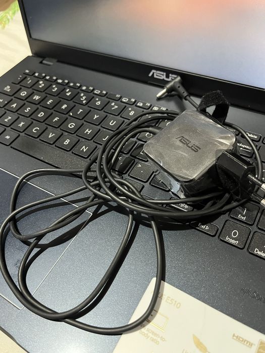 Vând laptop ASUS