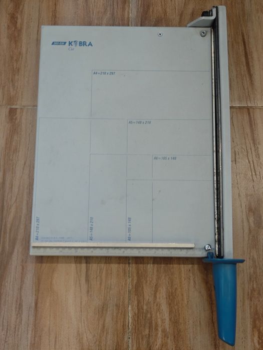 Продам резак для бумаги COBRA 360 EM