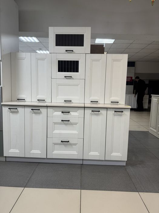 Кухонный гарнитур новый, белый