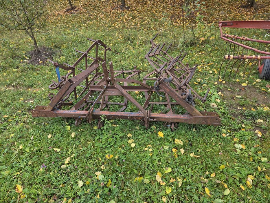 Grapa purtata în tiranti rabatabila
