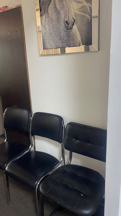 Для офиса стулья, шкафы, парты