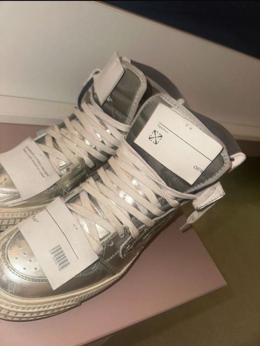 Off white silver limited edition adidasi