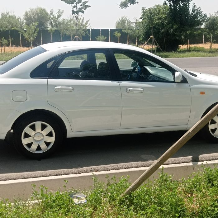 Lasetti sotiladi 2012 yil