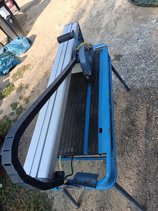 Masină de tăiat gresie pe bază de apă