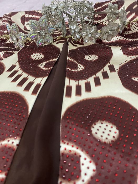 Milliy atlas ko‘ylak — nafis, oz kiyilgan