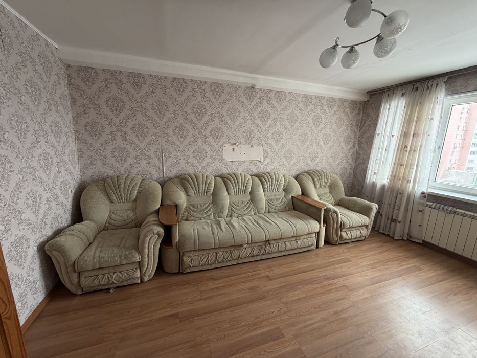 Продам диван с 2 креслами